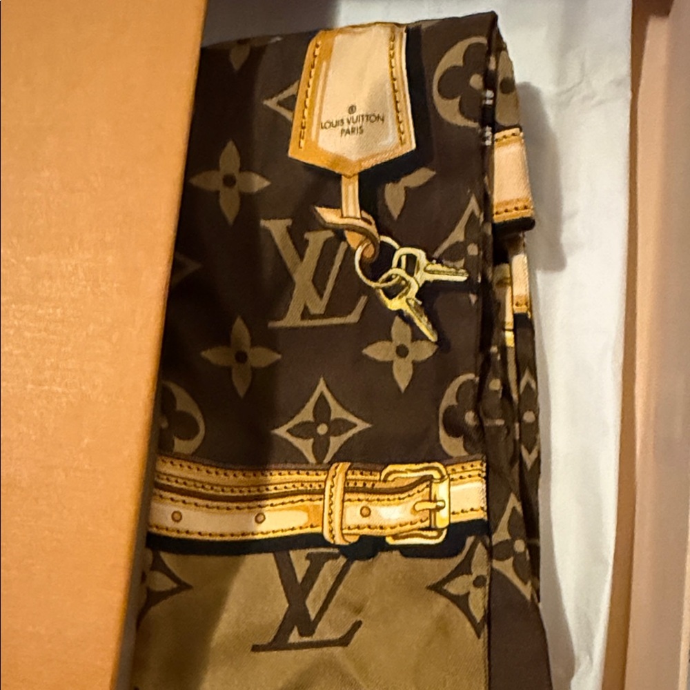 Monogram Confidential bandeau